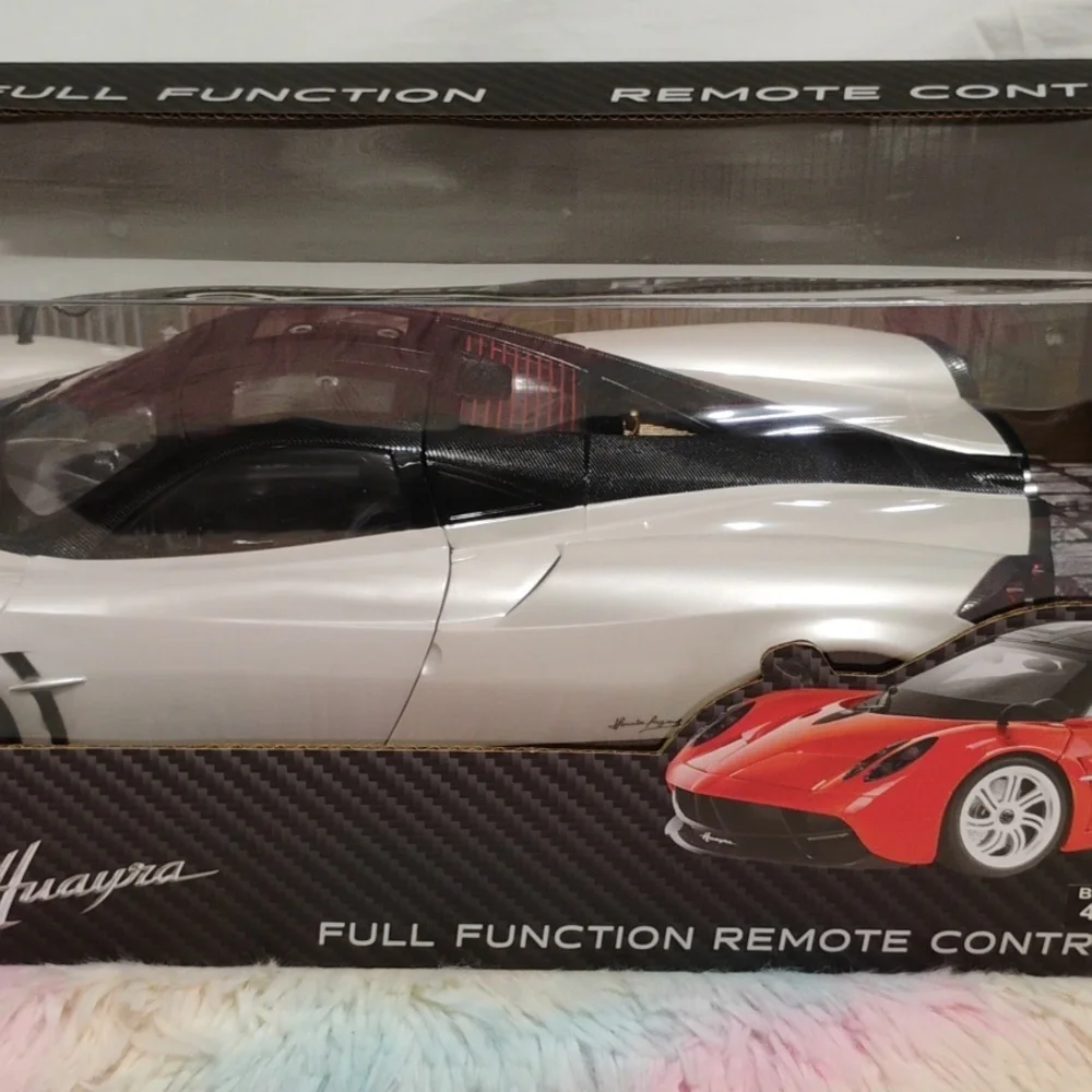 (A-4) NWT Pagani Huayra R/C Scale 1:14 Pearl White Sport Car Large